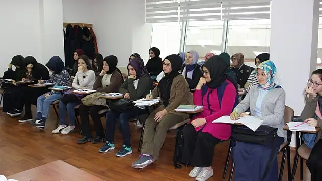 Celaleddin Karatay Gençlik Merkezi öğrencilerden ilgi görüyor