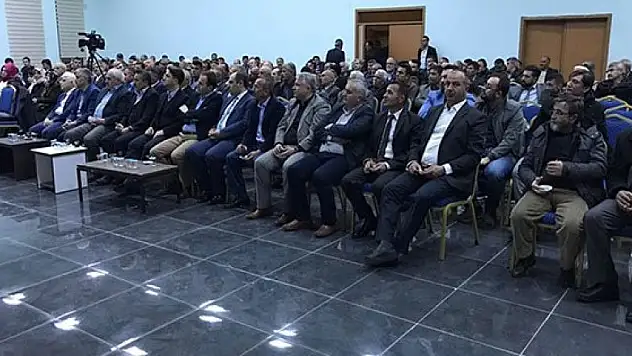 Ahırlı'da 'Başkanlık Sisteminde Bürokrasi, Siyaset ve Yerel Yönetimler' konferansı