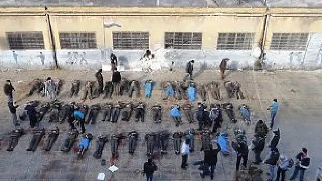 Çocuk ve yaşlıları da öldürüp nehre atmışlar