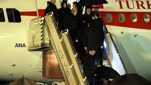 Başbakan Erdoğan İran'da askeri törenle karşılandı