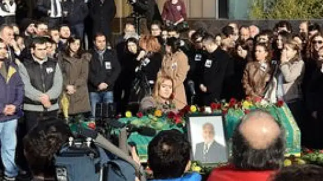 Duayen gazeteci Birand uğurlanıyor