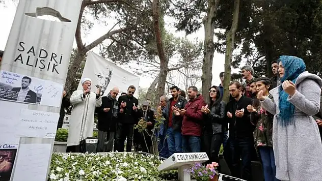 Sadri Alışık mezarı başında anıldı