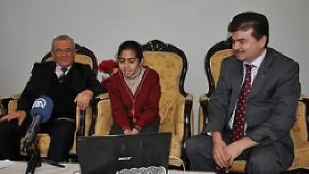 Davutoğlu'nun hayretler içinde kaldığı an