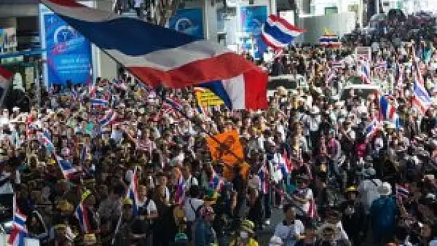 Tayland'da hükümet karşıtı gösteriler sürüyor