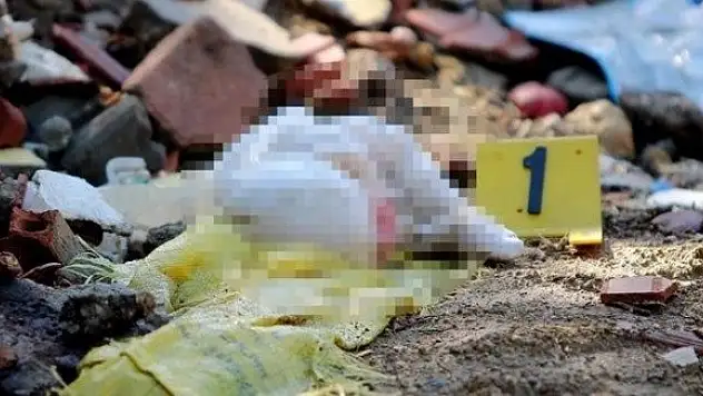 İNSANLIK GERÇEKTEN BİTMİŞ - Yeni doğan bebeği çöplüğe attılar