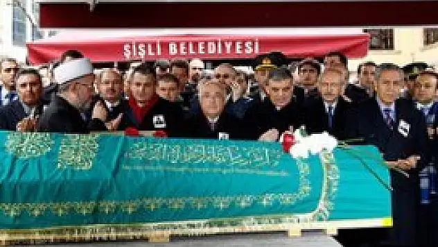 Gözyaşlarıyla son yolculuğuna uğurlandı