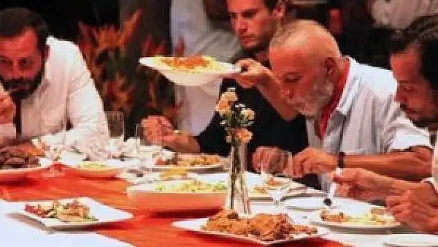 Bir oturuşta 6,5 kilo et yiyen ünlü kim?