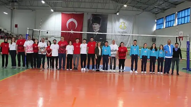 Selçuk'ta, gazilerle voleybol maçı yapıldı