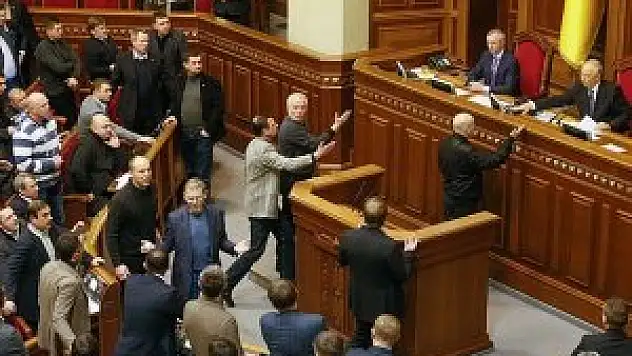 Ukrayna'da muhalefet af yasasına tepki gösterdi