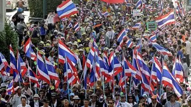 Kriz Müslümanları unutturdu