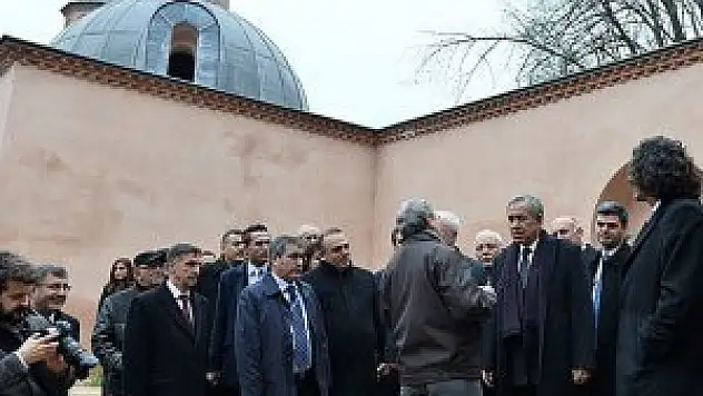 Arınç Atik Valide Sultan Külliyesi'ni gezdi