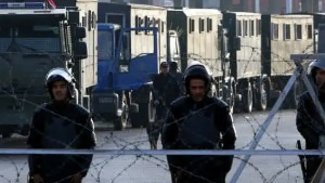 Mursi'nin savunma heyeti başkanına saldırı