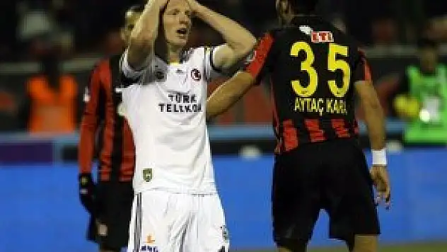 Kanarya ağır yaralı - Eskişehirspor 2 - Fenerbahçe 1