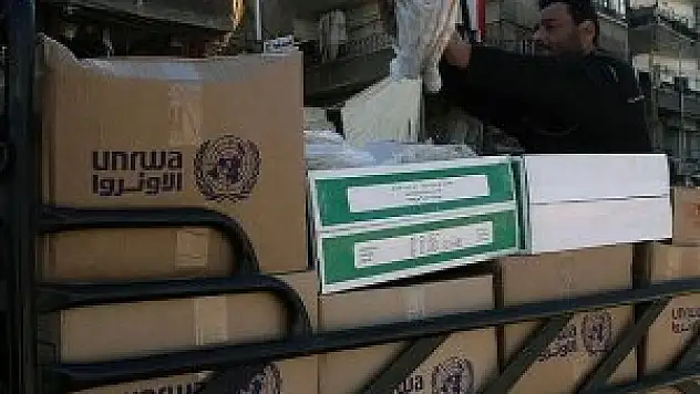 Yermuk mülteci kampına 2 bin 500 adet yardım paketi