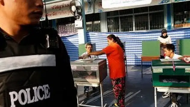Tayland'da halk sandık başında