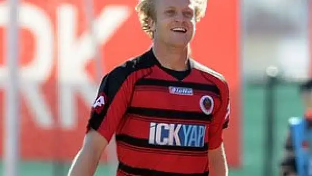 İlk maçında 4 gol attı!