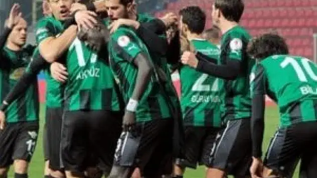 Akhisar 'Gençler'e acımadı!