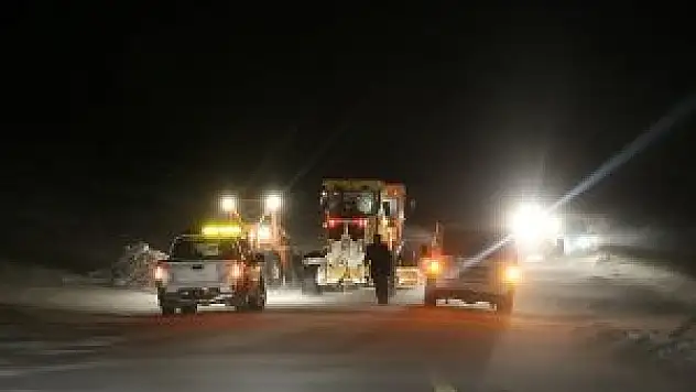 Tipi nedeniyle 30 araç mahsur kaldı