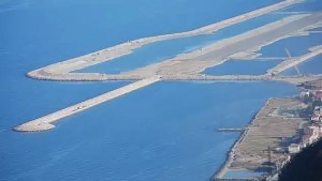 Deniz üzerine kurulan havalimanı daha ucuza mal oldu