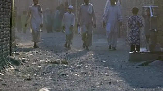 Taliban silah bırakıp siyasete katılsın