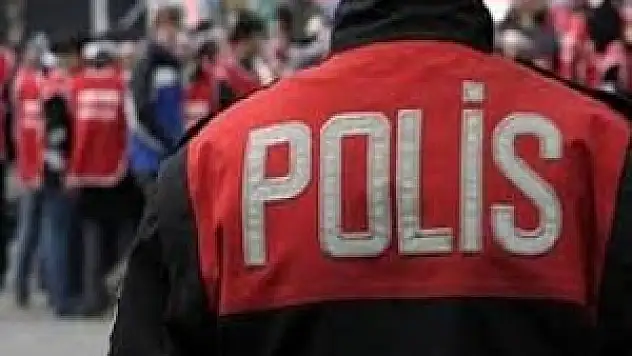 Yaralama suçundan aranan kişi esrarla yakalandı