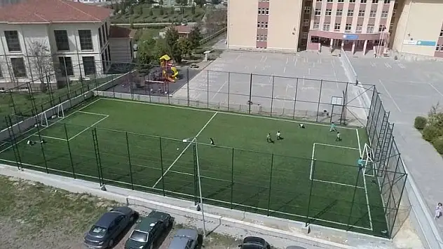 Beyşehirli gençler artık sentetik sahalarda top koşturacak