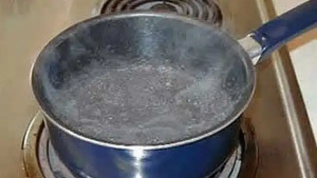 Üzerine sıcak su dökülen kişi yaralandı