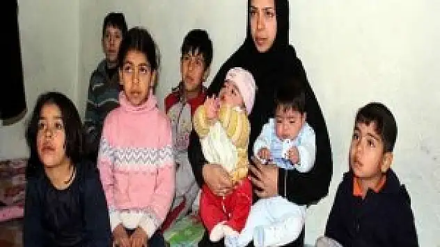 Suriyeli üçüzler 'first ladylerle' adaş oldu