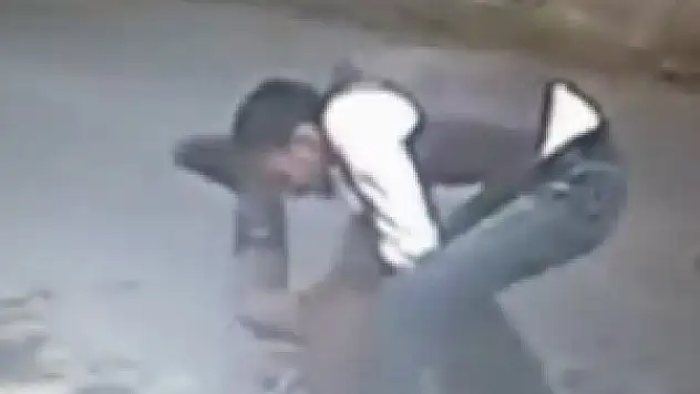 Sokak ortasında gaspçı dehşeti