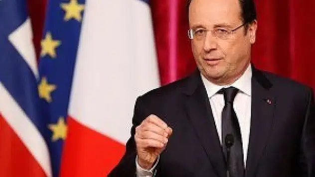 Fransa'da Hollande'ın popülaritesi dibe vurdu