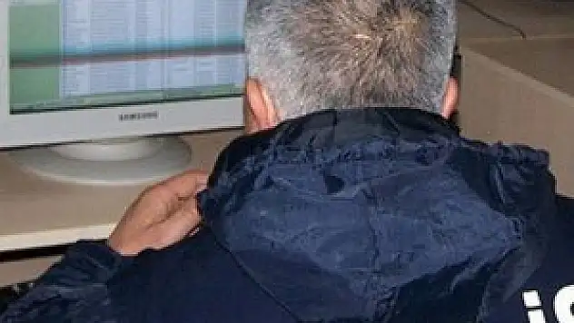 Paralel komiser suçüstü yakalandı