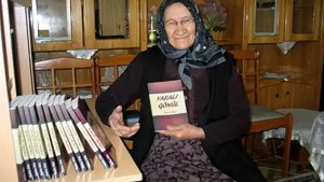 10 yıldır yazdığı şiirleri bu kitapta topladı