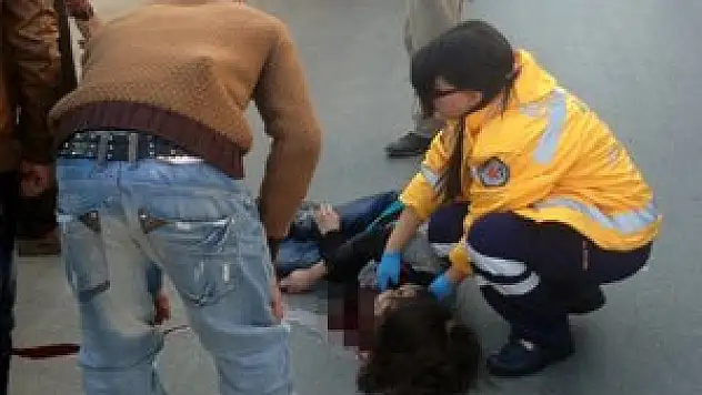 Konya'da otomobil kaldırımdaki çocuğa çarptı