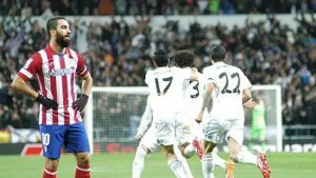 Real Madrid final kapısını araladı