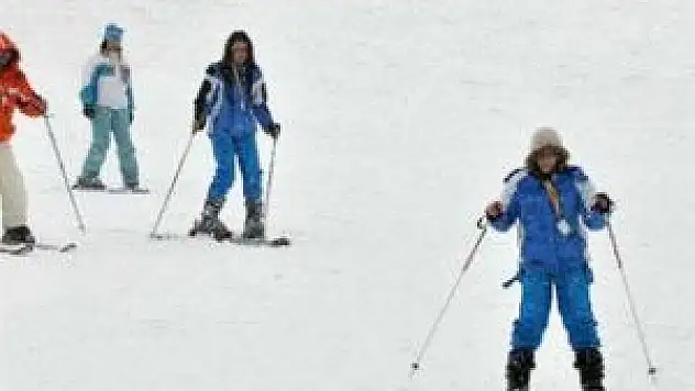 Kayağın merkezinde kazalar: 13 yaralı