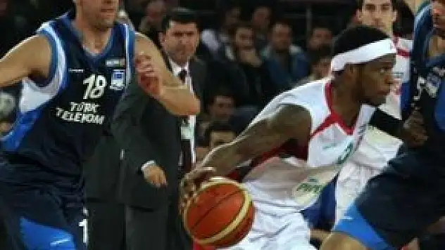 Basketbolda ilk yarı finalist belli oldu