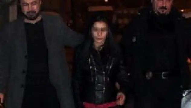 Kadın hırsız pişman olup teslim oldu