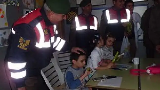 Jandarma'dan engelli öğrencilere ziyaret