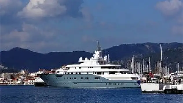 Şeyhin 110 metrelik lüks yatı marinalara sığmadı