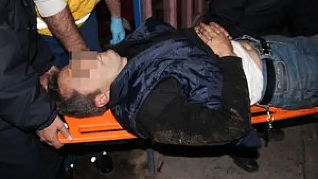 İş yeri sahibi ve yakını yaralandı