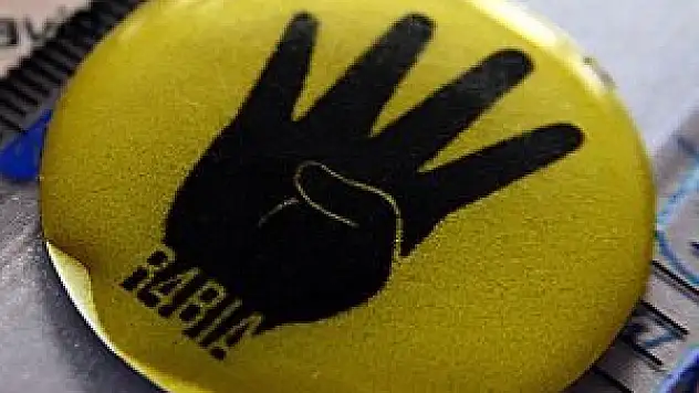 Rabia rozeti taktı diye...