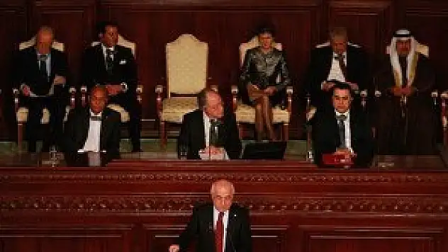 Tunus'ta yeni anayasa kutlanıyor