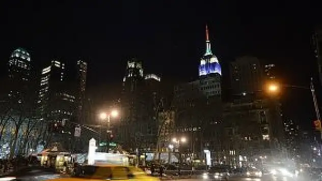 Empire State binasının ışıkları Soçi için yandı