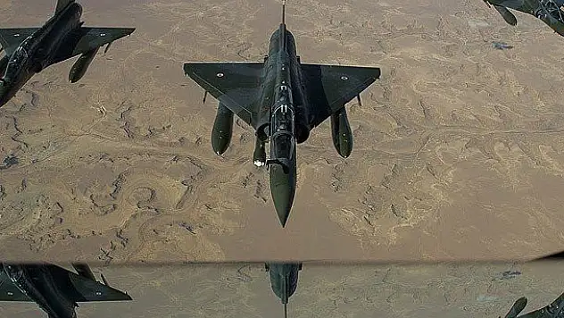 Cezayir hava sahasını açıyor