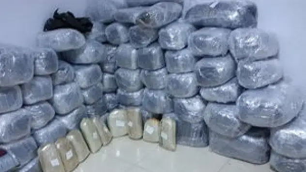 Kovalamacada yakalanan araçtan 250 kilo esrar çıktı