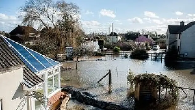 İngiltere'nin güneyi sular altında