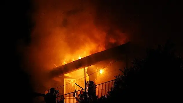 Kutsal topraklarda facia - Medine'de otel yangını: 17 ölü