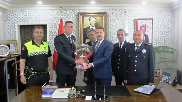 Yunak ilçe emniyet amiri kaymakam fatih cıdıroğlu'nu makamında ziyaret etti.
