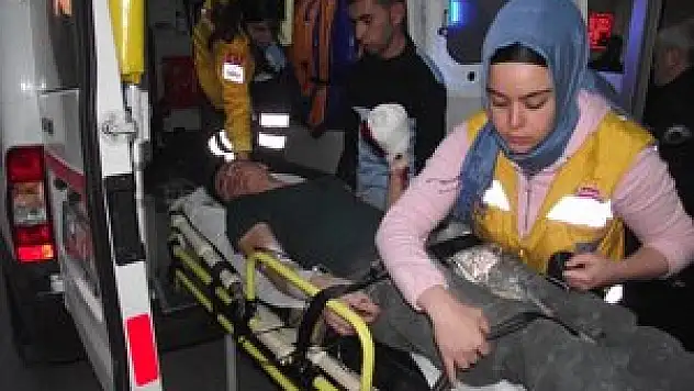 Döner bıçağı ile eli kesildi