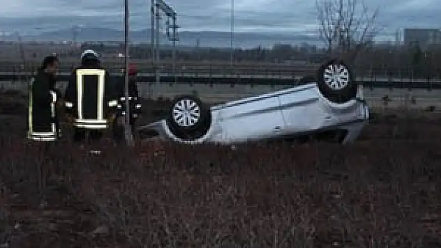 Köpeği ezmemek için takla attı